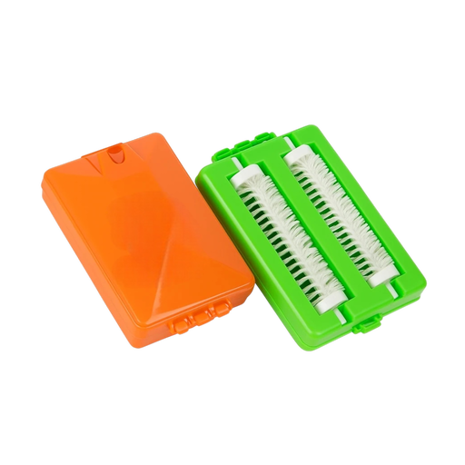 Plastic Crumb Brush With 2 Rollers – L: 5 in x W: 6 in – by HenlePro